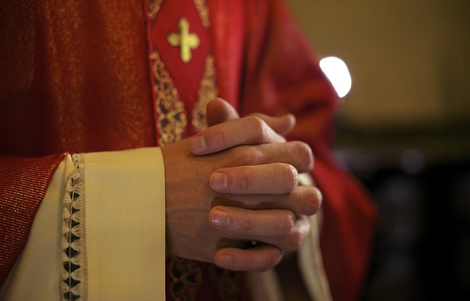 Francja: wzrost liczby wyświęcanych kapłanów