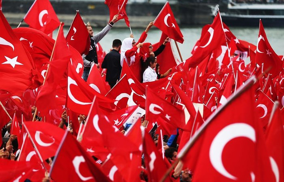 Turcja: ponad 58 tys. osób zawieszonych w obowiązkach