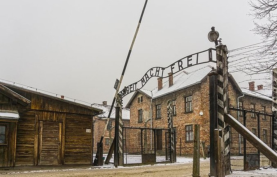 Turyści z Portugalii odpowiedzą za niszczenie Muzeum Auschwitz