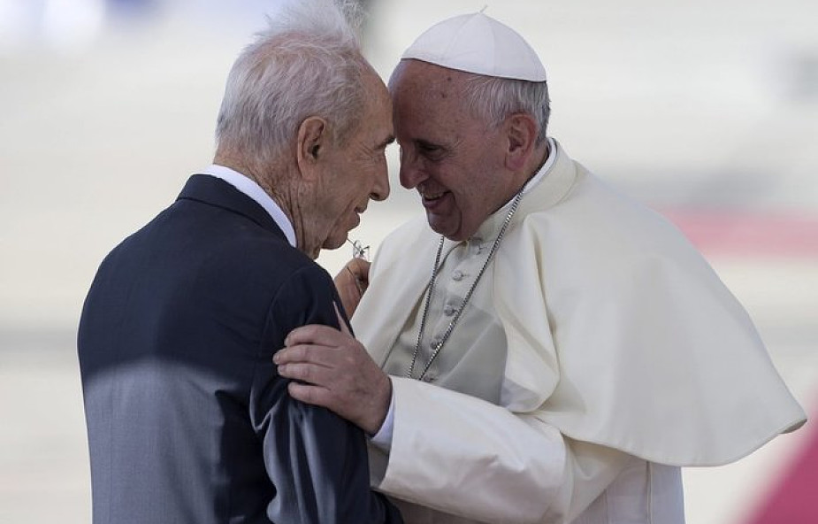 Franciszek przybędzie na pogrzeb  Szimona Peresa