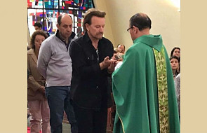 To zdjęcie obiegło internet. Bono z U2 przyjął Komunię i uczestniczył w Mszy św.