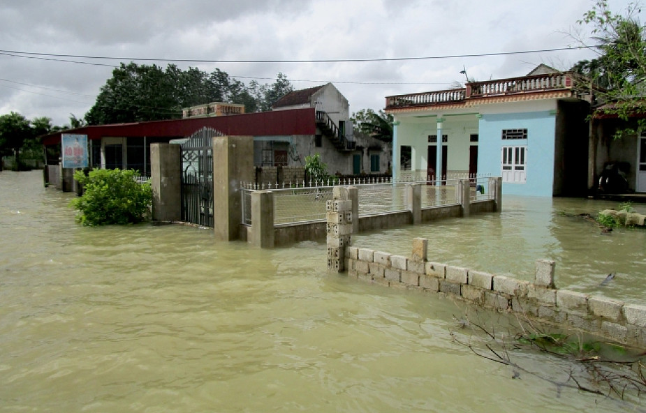 Wietnam: 37 zabitych, 40 zaginionych na skutek powodzi i osunięć ziemi