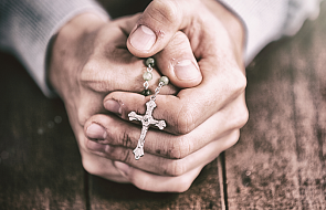 5 przykładów, jak modlitwa na różańcu zmieniła się w ciągu wieków
