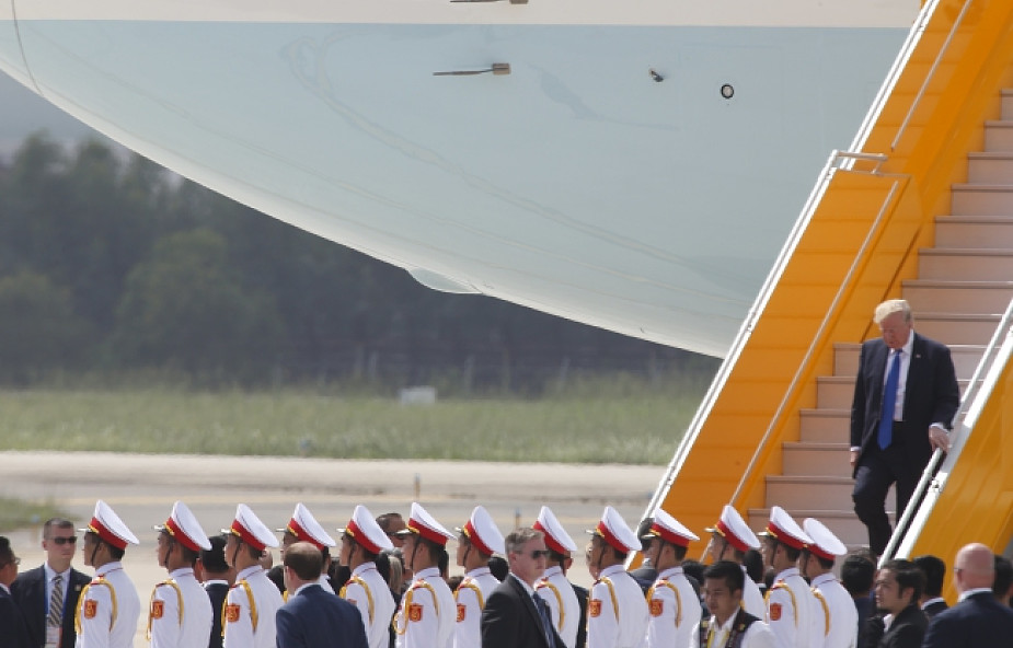 Prezydent Trump przybył do Wietnamu na szczyt APEC