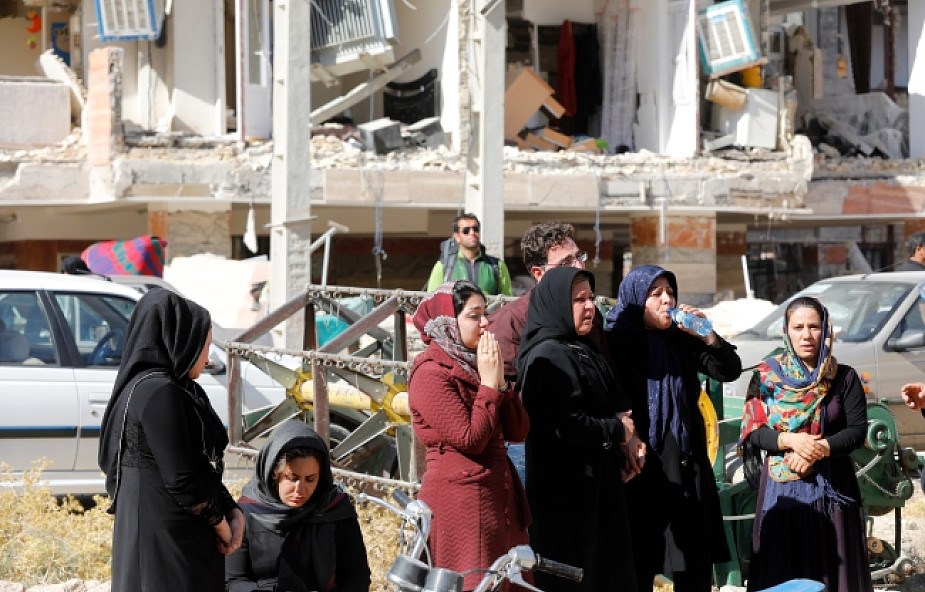 328 zabitych, ponad 2500 rannych w trzęsieniu ziemi na granicy z Irakiem