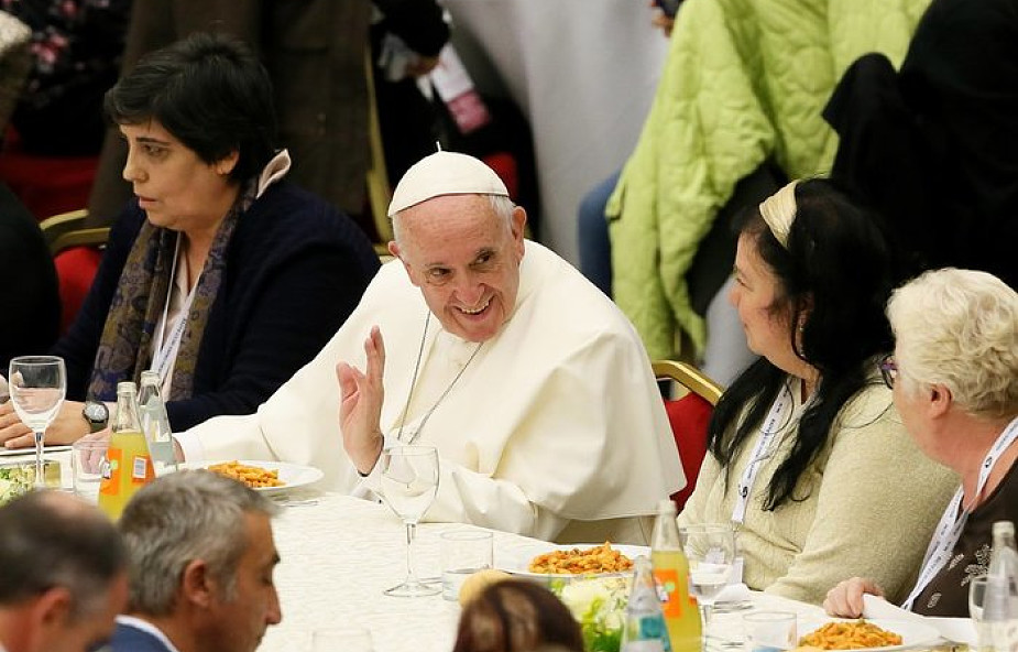Papież zjadł obiad z 1500 osobami potrzebującymi