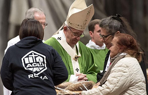 Papież na Święto Ubogich: Bóg nie jest kontrolerem szukającym ludzi jeżdżących na gapę