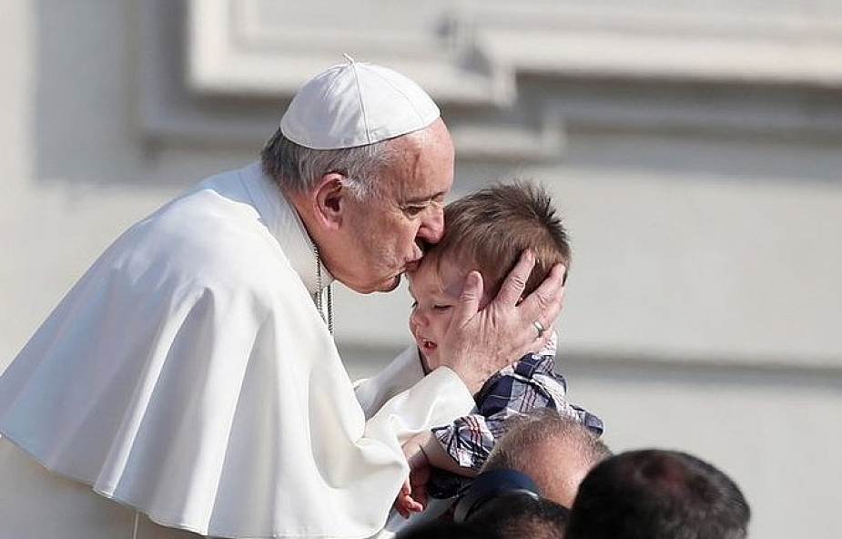 Papież o "Ojcze nasz": poczuj się jak dziecko w objęciach Ojca