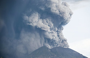 Indonezja: ostrzeżenia dla ruchu lotniczego po erupcji wulkanu