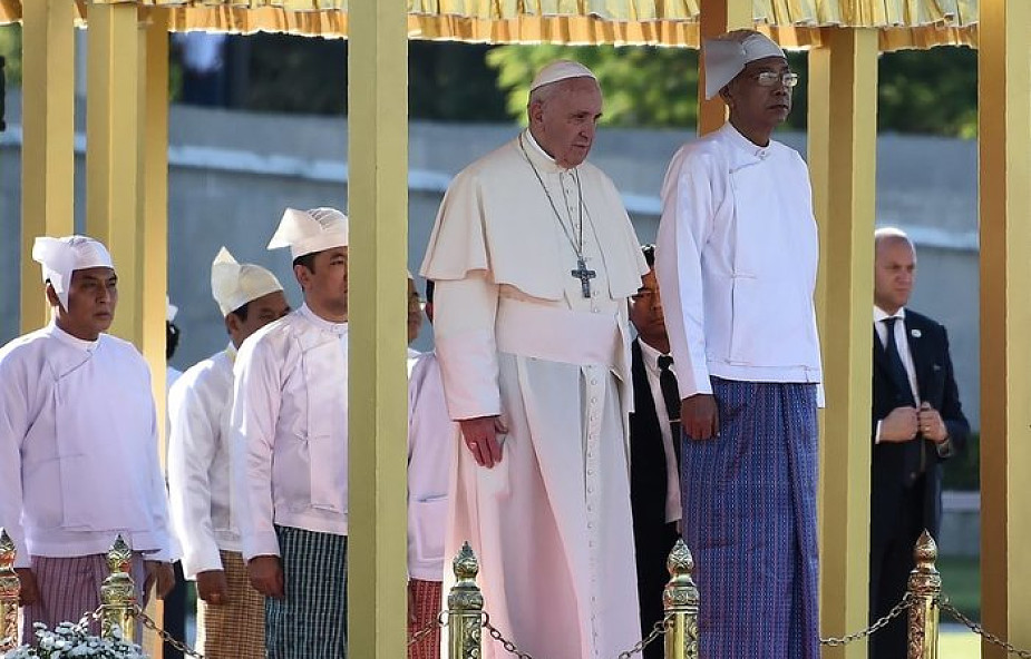 Birma: papież apeluje o pokój i poszanowanie praw każdej grupy etnicznej