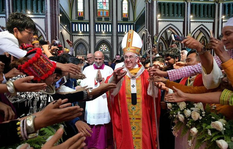 Jak katolicy i przedstawiciele innych religii Azji patrzą na wizytę Franciszka?