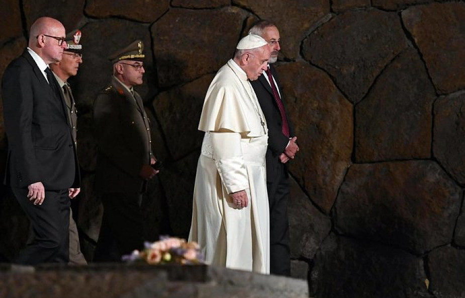 Główny rabin Rzymu towarzyszył papieżowi w jego odwiedzinach Grot Ardeatyńskich