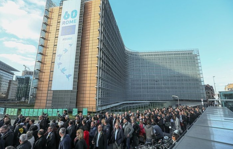 Komisja Europejska: nowe cele zmniejszenia emisji CO2 w samochodach