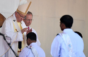 Dhaka: papież wyświęcił 16 nowych kapłanów. Trwa wizyta Franciszka w Azji