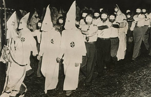 Ksiądz był członkiem Ku Klux Klanu. Po 40 latach przeprasza swoje ofiary