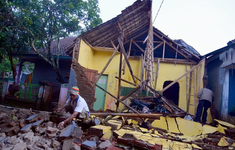 Indonezja: trzech zabitych w piątkowym trzęsieniu ziemi na Jawie