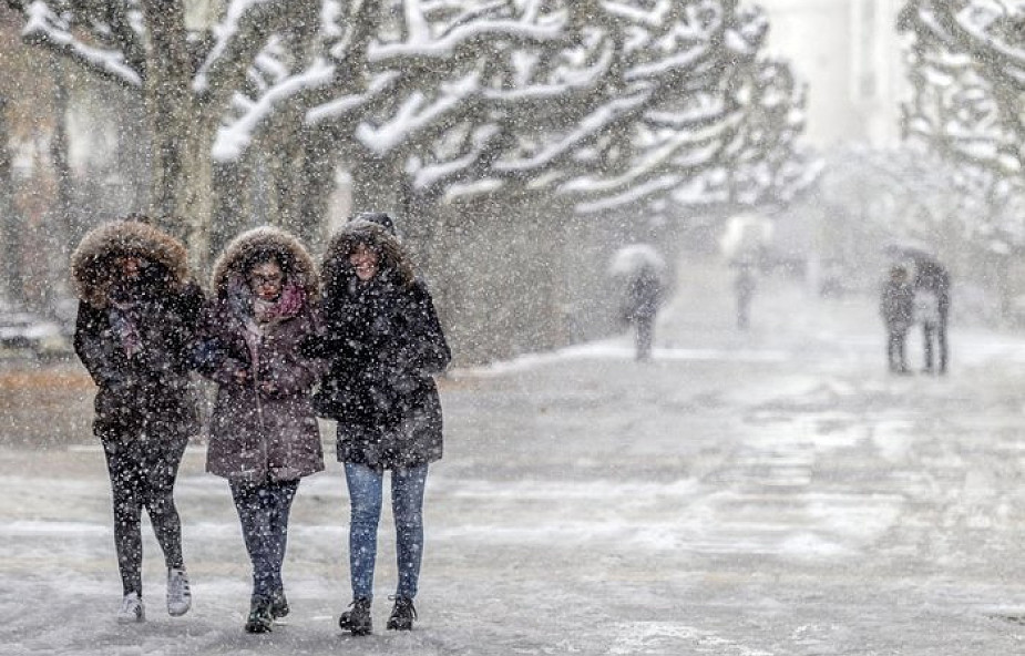 Hiszpania: intensywne opady śniegu spowodowały utrudnienia na drogach
