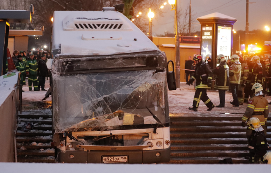 Rosja: autobus wjechał w przejście podziemne, 4 osoby zginęły