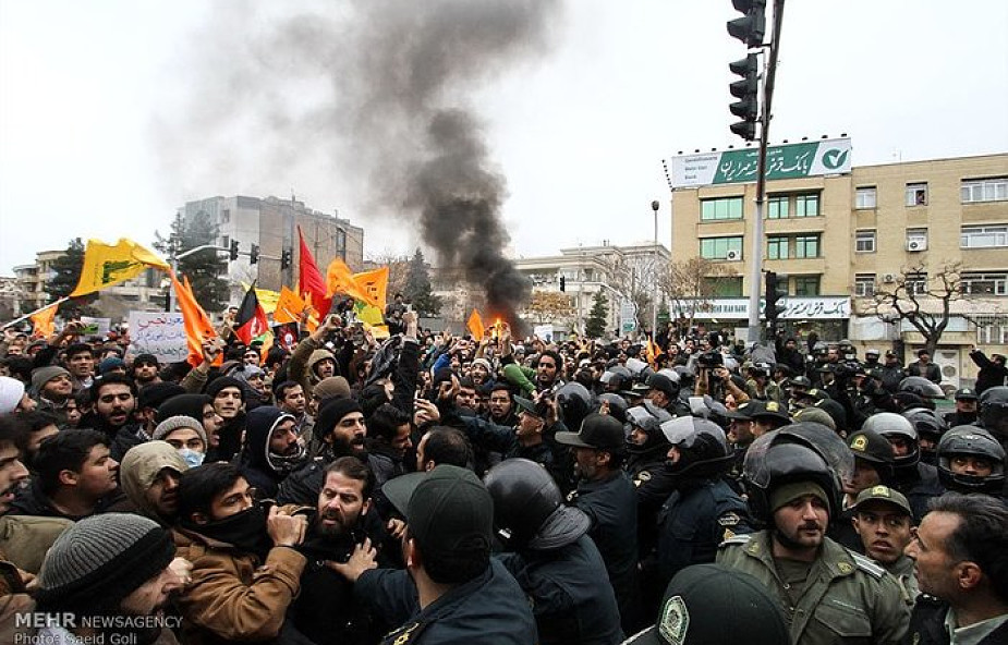 USA potępiły aresztowanie demonstrantów w Iranie: "eksportują przemoc, rozlew krwi i chaos"