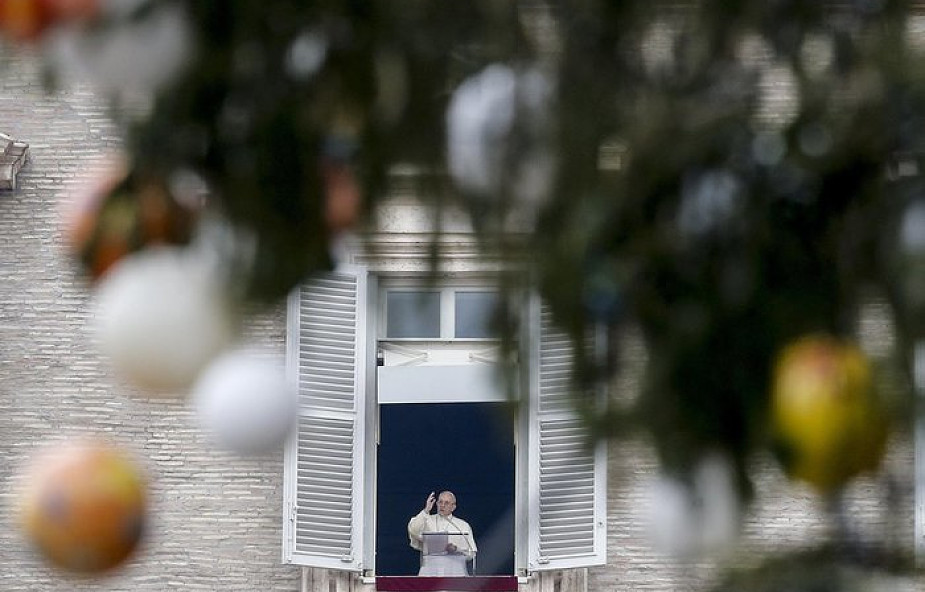 Papież Franciszek: dziękujmy Bogu i ludziom za rok 2017