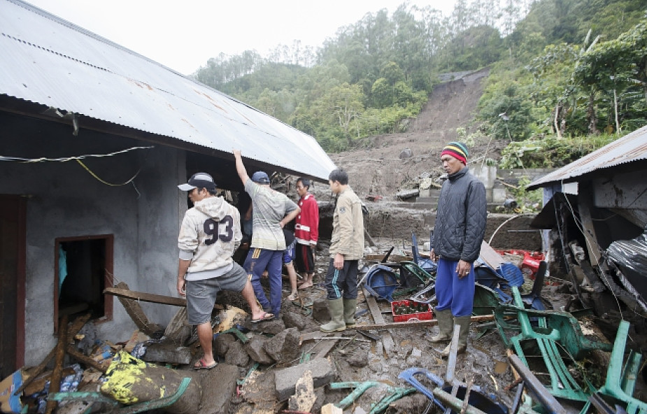 12 ofiar śmiertelnych osunięć ziemi na Bali