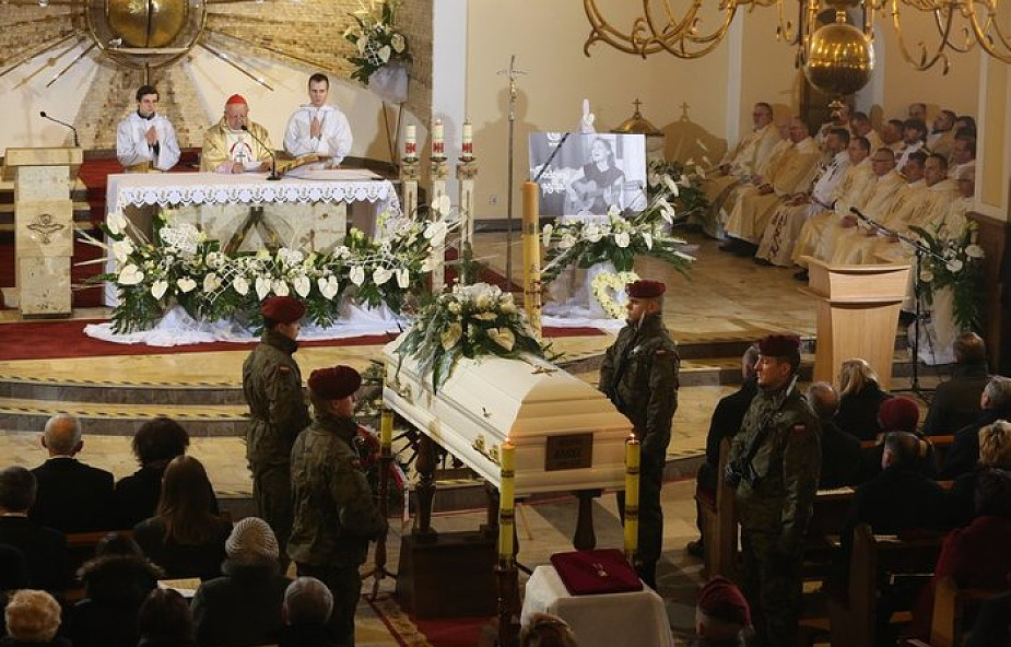 W Libiążu rozpoczął się pogrzeb Heleny Kmieć