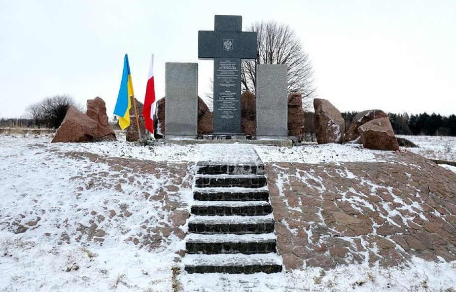 Ukraina: uczczono pamięć Polaków z Huty Pieniackiej