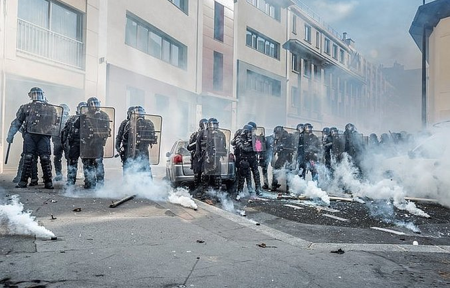 Zamieszki na przedmieściach Paryża