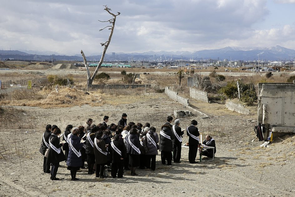 Japonia: szósta rocznica tragicznego trzęsienia ziemi i tsunami - zdjęcie w treści artykułu nr 1