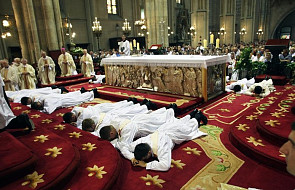 Polscy biskupi na Wielki Czwartek dziękują kapłanom