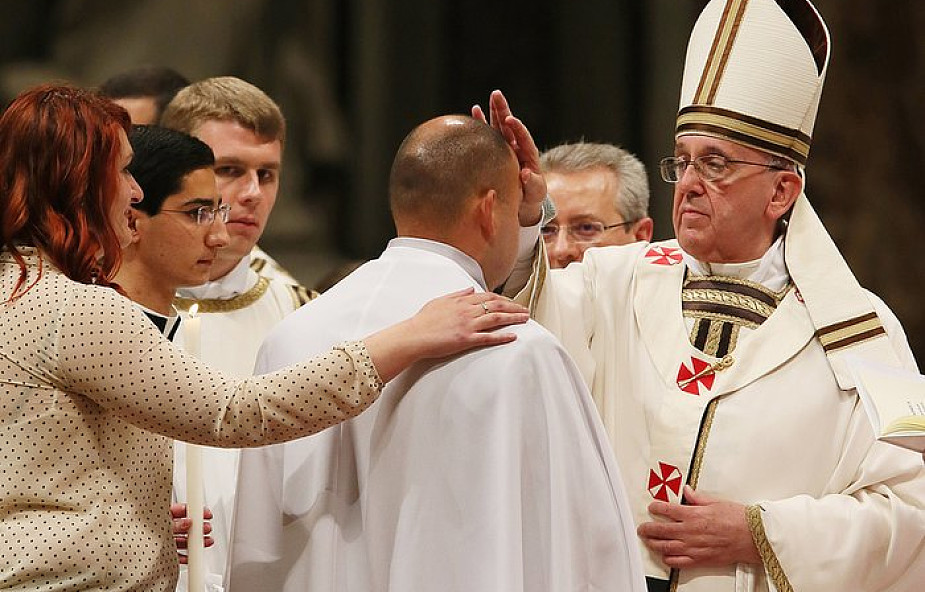 Watykan: 11 katechumenów przyjmie chrzest z rąk papieża