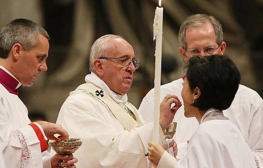 Watykan: Franciszek przewodniczy liturgii Wigilii Paschalnej