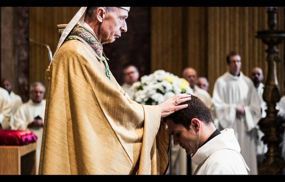 Piękne zdjęcia, które pokazują, jak wyglądają święcenia u jezuitów