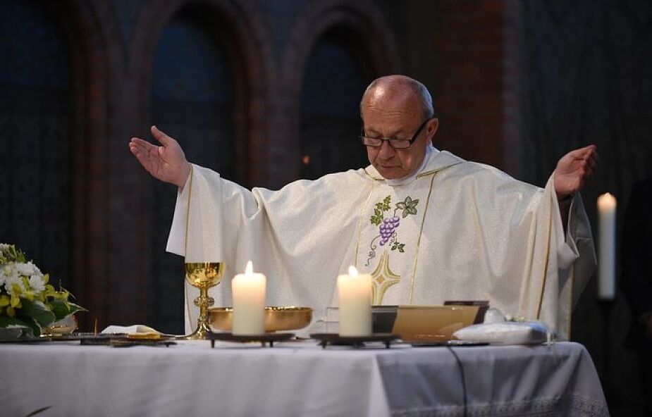 Biskupi zaniepokojeni podziałami wśród katolików