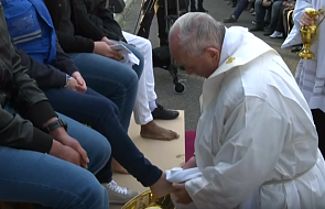 Watykan: w Wielki Czwartek papież obmyje nogi więźniom