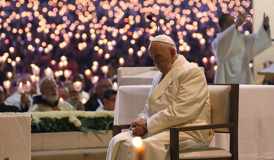 Franciszek wzywa do odmawiania różańca o pokój - zdjęcie w treści artykułu