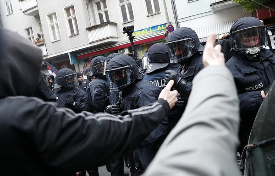 Niemcy: starcia policji z prawicowymi ekstremistami
