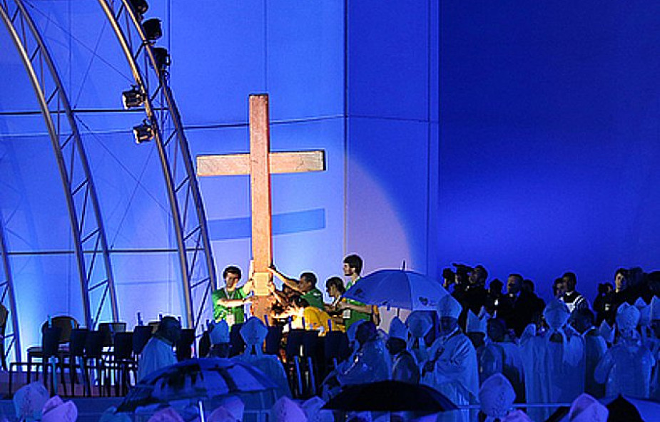 Relikwie św. Jana Pawła II pielgrzymują wraz z symbolami ŚDM
