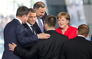 Macron i Juncker o dyrektywie, której sprzeciwia się Polska