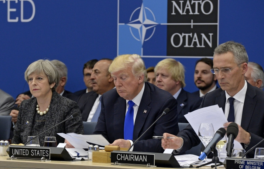 Media: Trump ignorując art. 5 “zadał NATO poważny cios"