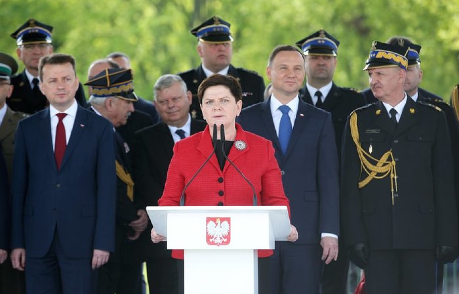 Premier Szydło gratuluje i zaprasza Macrona do Polski