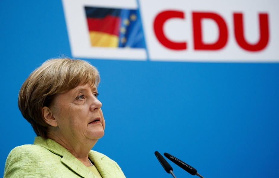 Angela Merkel zapowiada pomoc dla Francji