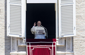 Papież: spotkanie z uchodźcami rozprasza strach