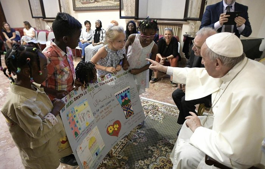 Papież spotkał się z młodzieżą i uchodźcami