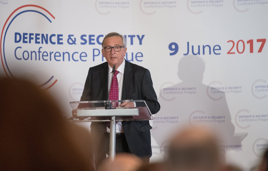 Juncker wzywa Czechy do zmiany decyzji ws. uchodźców