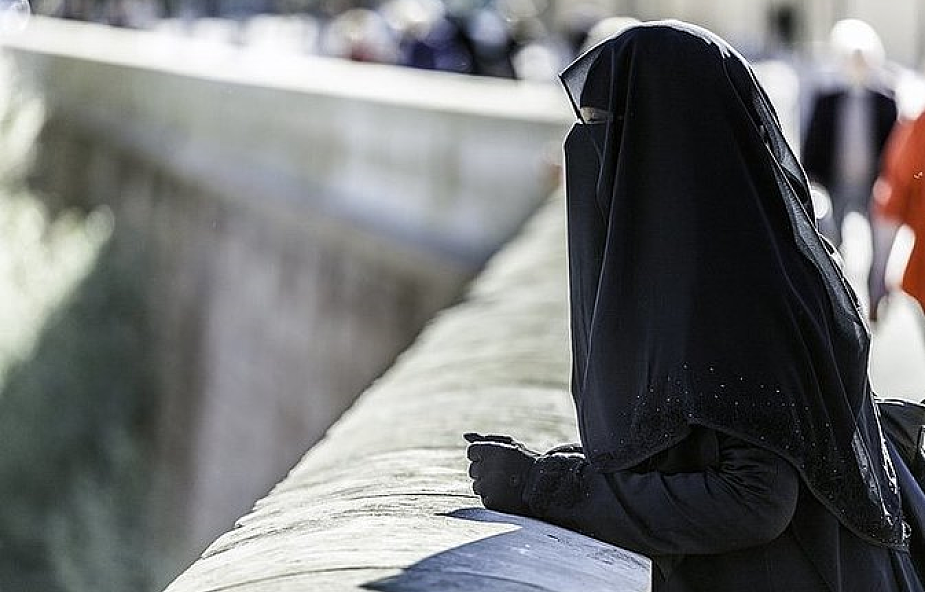 Belgia: zakaz ubioru zakrywającego twarz 