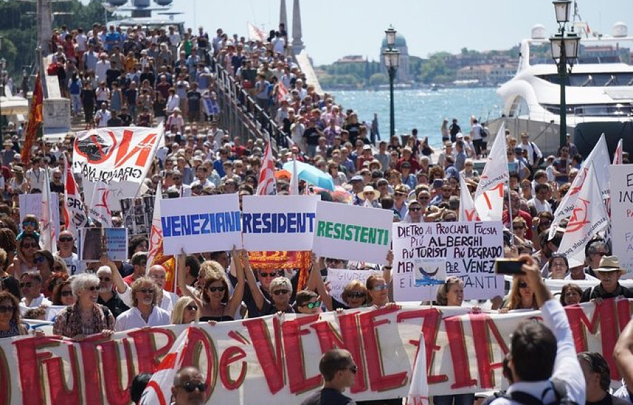 Protest mieszkańców Wenecji przeciwko turystycznej inwazji