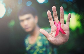 Francja: konferencja na temat AIDS - apel o finansową pomoc USA