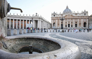 Watykan: papież postanowił zakręcić kurki