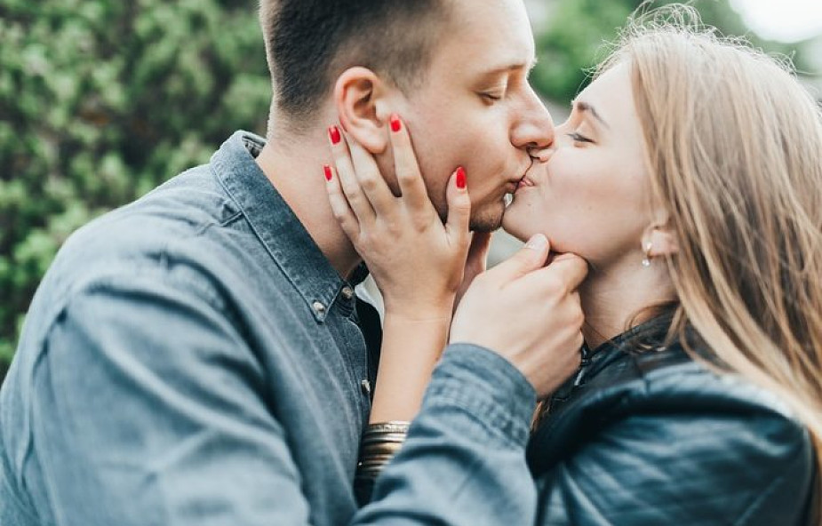 Co Biblia mówi o całowaniu? 5 przykładów